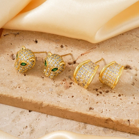 Orecchini a Bottone in Strass Micro Pave di Lusso per Donna Gioielli Geometrici Curvi e a Testa di Leopardo Placcati in Oro