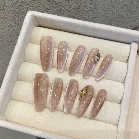 Handgemaakte Kunstnagels Cat Eye Lange Amandel Champagne Nude Glitter Rhinestone Luxe Elegant Kunstmatige Vingernagels