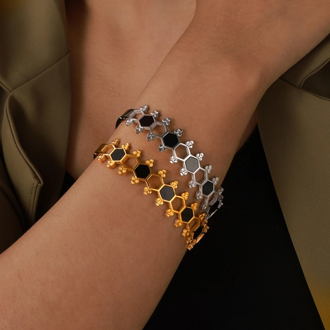 Brazalete de Panal de Acero de Titanio Vintage para Mujer Diseño Hueco Hexagonal Chapado en Oro Plata Acrílico Incrustado Moda