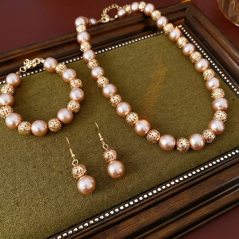 Vintage Französischer Stil Schmuck Für Damen Mit Künstlichen Künstliche Perlen Und Gold Hollow Legierung Künstliche Perlen Halskette Armband Ohrringe