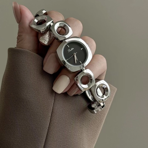 Women Fashion Quartz Watch With Hollow Alloy Bracelet Square Dial Waterproof Casual Elegant Timepiece