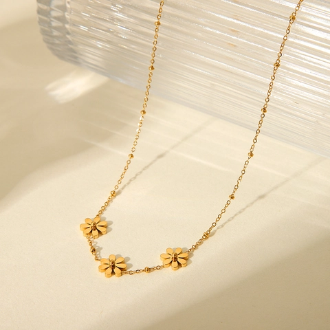 Chic Daisy Flower Pendant Necklace Gold Plated Stainless Steel Small Flowers Beaded Chain For Women