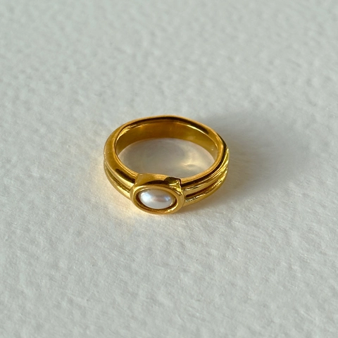 Vintage Oval Freshwater Pearl Ring 18K Gold Plated Titanium Steel Minimalist Grooved Band For Women
