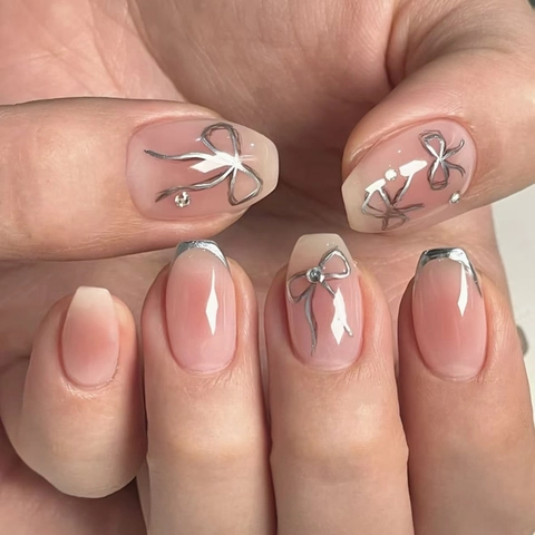 Kurze Ballerina-Nägel Zum Aufdrücken Ombré Rosa Künstliche Nägel Mit Silberner Schleife Strass Einfache Französische Nagelspitzen