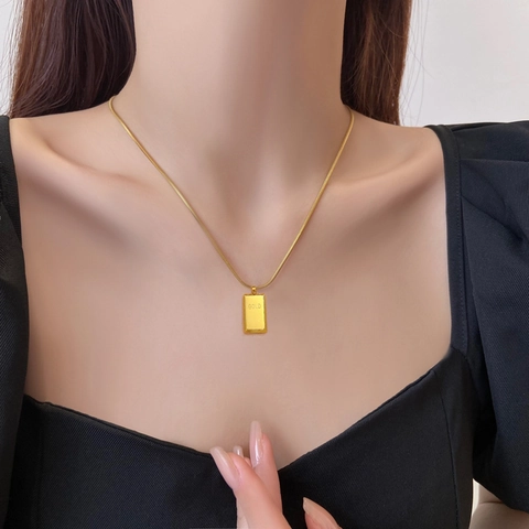 Collana Con Ciondolo A Lingotto D'oro Minimalista Acciaio Al Titanio Gioielli Incisi Portafortuna Per Donna