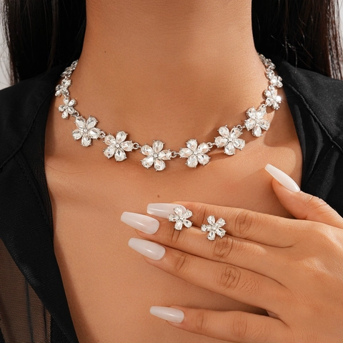 Parure Bijoux Collier Et Boucles Oreilles Fleur Alliage Strass Élégant Rétro Style Luxe Pour Femmes Tige Argent