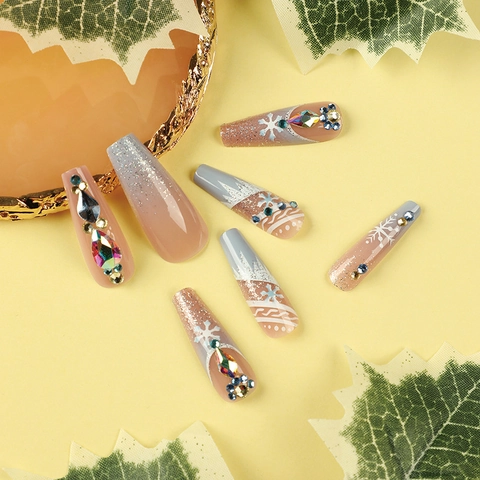 Blue Nude Press-On-Nägel Sarg Lang Weihnachten Winter Schneeflocke Strass Glitzer Künstliche Fingernägel Für Frauen