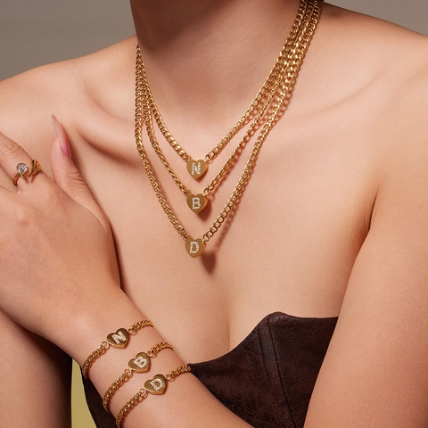 Set di Gioielli Collana E Bracciale in Acciaio Inossidabile Con Pendente a Cuore E Iniziale Strass Oro Argento per Donna