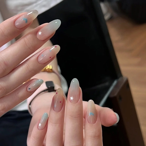 Unghie Finte Press On Sfumato Blu Cuore Stelle Paillettes Forma Mandorla Lunga Per Donne Manicure Elegante