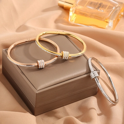 Elegante Bracciale Rigido In Acciaio Inossidabile Da Donna Con Anelli Scorrevoli In Strass Pavé Placcato Oro Gioielli Minimalisti