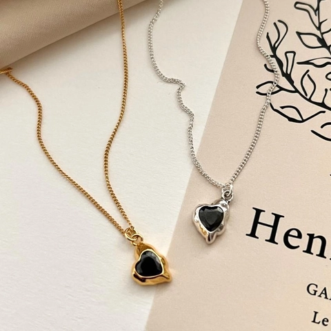 Black Heart Zircon Pendant Necklace Made Of 925 Sterling Silver Irregular Liquid Metal Edge Elegant Jewelry For Women