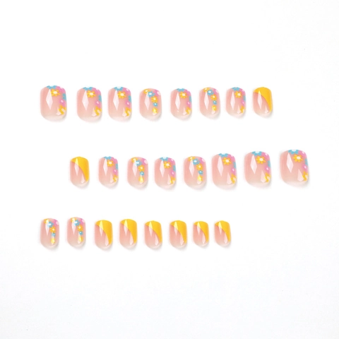 Unghie Finte Corte Quadrate Gialle French Tip Con Motivo Di Piccole Margherite Floreali Artificiali Per Donna