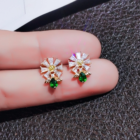 Madeliefje Bloem Oorknopjes Met Koperen Basis Zirkoon En Groene Peervormige Druppel Voor Dames Vintage Stijl
