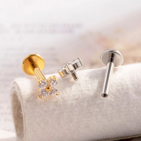 G23 Titanium Bloem Labret Stud Oorkraakbeen Ring Interne Draad Platte Achterkant Zirkoon Piercing Sieraden