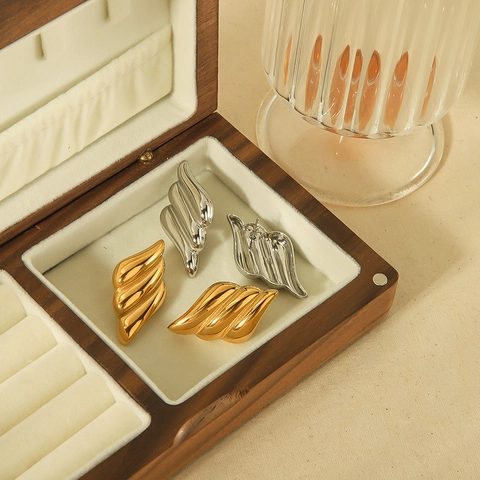 Orecchini A Lobo Ali D'angelo Acciaio Inossidabile Placcato Oro 18K Onda Geometrico Elegante Gioielli Donna Moda