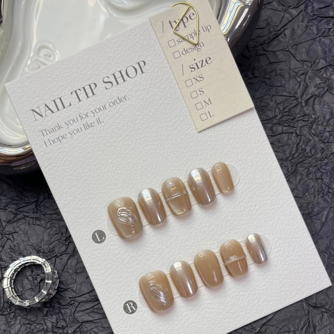 Uñas Postizas Hechas A Mano Press On Nails Espejo Metálico Cat Eye Champán Nude Forma De Ataúd Con Líneas De Relieve Plateado