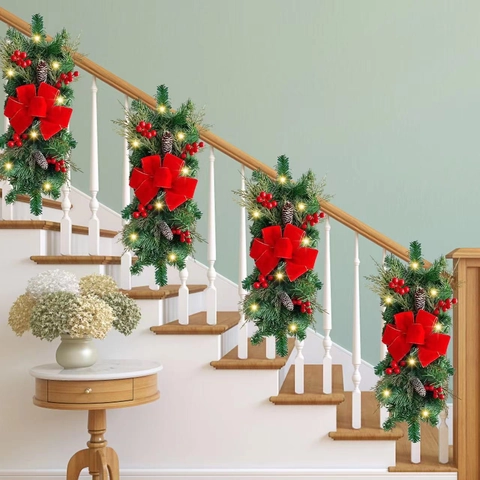 Botín De Lágrima De Navidad LED Luces Cálidas Ramas De Pino Artificiales Lazo De Terciopelo Rojo Piñas Bayas Decoración Pared