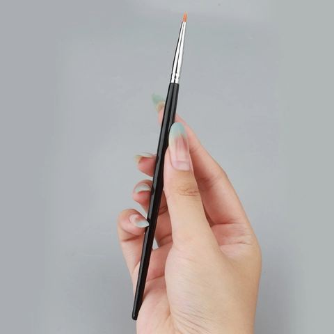 Fine Eyeliner Brush Synthetic Fiber Bristles Wood Handle Aluminum Tube For Detailed Eye Makeup Precision Tools