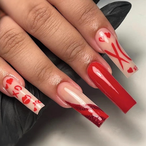 Rode En Nude Press On Nagels Lange Kistvorm Kunstnagels Hart Lipafdruk XO Patroon Romantische Valentijnsstijl
