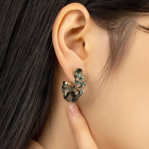 Koreanische Mode Gedreht Transparent Smaragdgrün Harz Edelstahl Creolen Für Damen Minimalistisch C Form Gold Ohrstecker