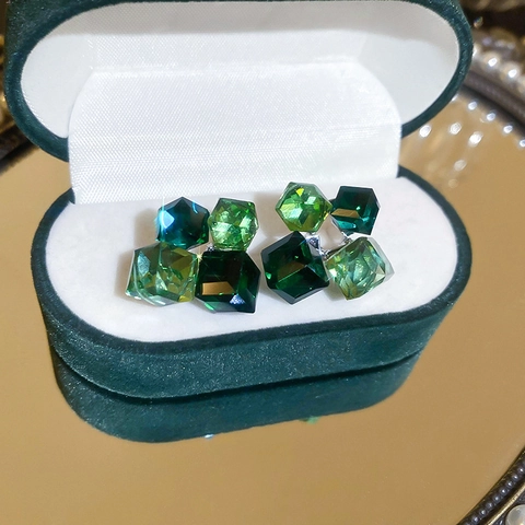Orecchini A Lobo A Cubo Geometrico Con Cristallo Artificiale E Perno In Argento Gradiente Verde Gioielli Per Donne