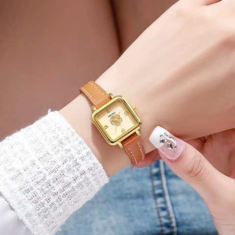 Montre À Quartz Élégante Pour Femmes Boîtier En Alliage Carré Bracelet En Cuir PU Motif Floral Analogique Cadeau