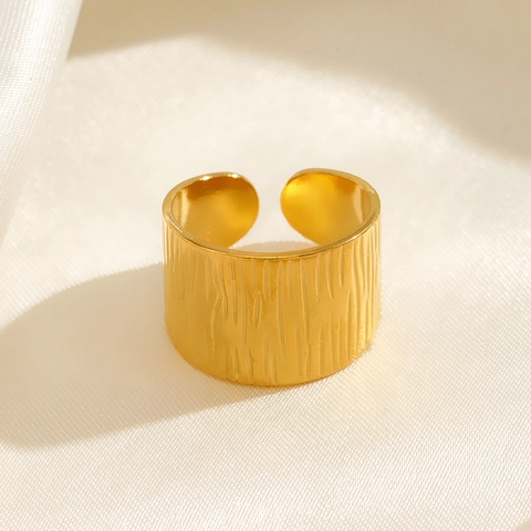 Anillo De Banda Ancha De Acero Inoxidable Chapado En Oro De 18K Textura De Corteza Ajustable Abierto Para Mujer