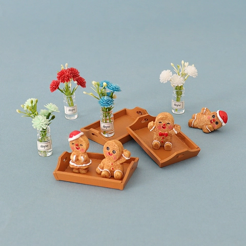 Miniature Christmas Gingerbread Man Figurine Resin Wooden Tray Glass Vase Flower Decor Desktop Dollhouse Accessory