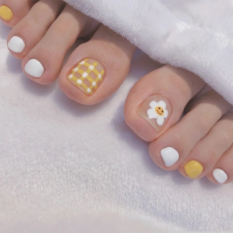 Yellow White Checkered Press On Toe Nails With Smile Flower Daisy Design Glossy Full Cover Summer Style For Women