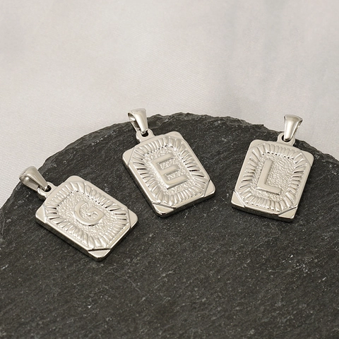 Rechteckige Alphabet Anhänger Halskette 18K Vergoldet Edelstahl Geprägter Buchstabe Quadratische Platte Für Damen Herren Trendschmuck