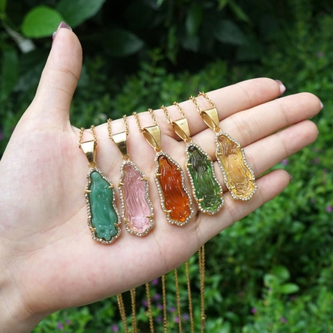 Religiöse Figur Anhänger Halskette 18K Vergoldeter Edelstahl Buntes Glas Rhinestone Retro Schmuck Für Damen