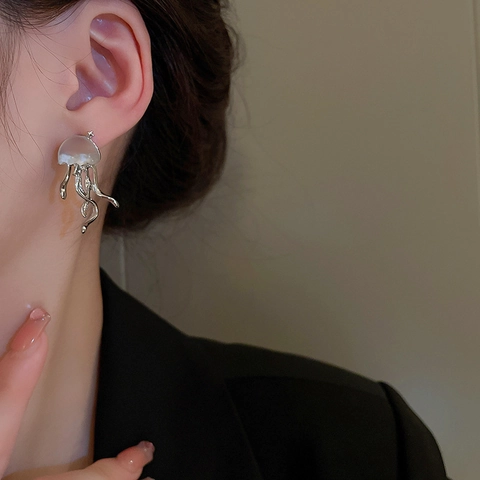 Quallen-Ohrhänger Aus Mattiertem Harz Kupfer Mit 925 Sterling Silber Ohrstecker Schicker Ozean-Stil Sternendetail Damen