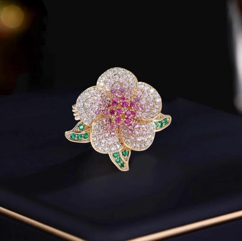 Elegante Kamelien Blumen Brosche Legierung Strass Rosa Farbverlauf Exquisite Anstecknadel Schmuck Für Damen