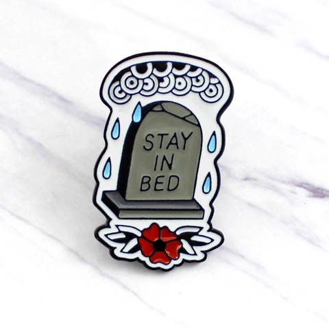 Stay In Bed Grafsteen Emaille Pin Legering Roos Bloem Wolk Regendruppel Broche Badge Voor Denim Jas Rugzak Accessoire Sieraden