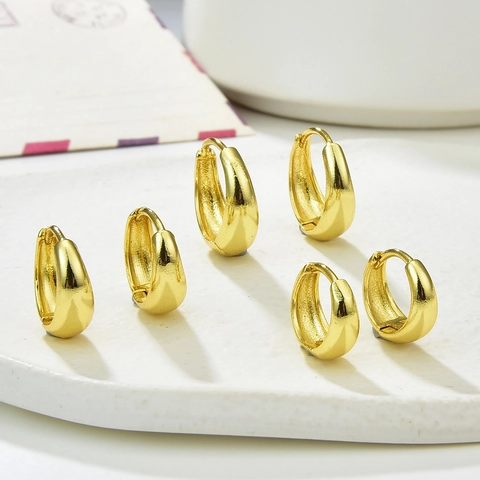Dicke Creolen Vergoldetes Kupfer Poliert Geometrische Runde Bogenform Einfacher Eleganter Modeschmuck Accessoire Damen