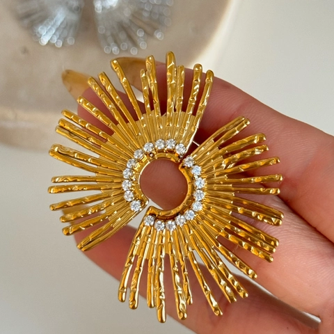 Vintage Sonnenstrahl Ohrringe 18K Vergoldeter Edelstahl Fächerform Mit Weißem Zirkonia Gehämmerte Metalltextur