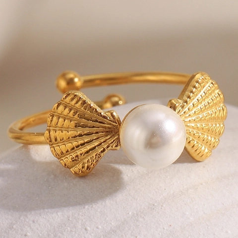 Anello Aperto Elegante Con Design A Conchiglia E Perla Artificial Sintetica Acciaio Inossidabile Placcato Oro 18K Regolabile Gioielli