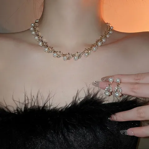 Collar Y Pendientes De Aleación Dorada Perlas Artificiales De Imitación Diamantes De Imitación Diseño De Hoja Joyería Para Mujer