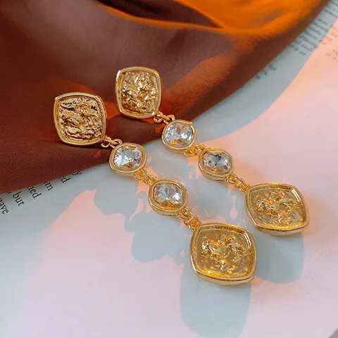 Boucles D'oreilles Pendantes Médaillon Relief Lion Alliage Strass Avec Tige En Argent Style Palais Rétro Pour Femmes