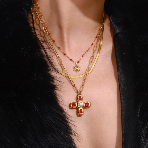 Collar Con Colgante De Cruz De Acero Inoxidable Con Gemas Rojas Y Perla Artificial Joyería De Moda Vintage De Lujo Chapada En Oro Para Mujer