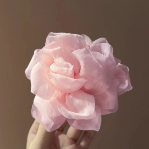 Grande Molletta Per Capelli Con Fiore In Tessuto Dimensional Organza Rosa Gardenia Shark Clip Accessori Per Capelli Eleganti