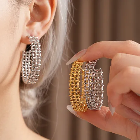 Vintage C-Förmige Kreolen Für Frauen Gewebte Textur Ausgehöhltes Design Modeschmuck Mit Silberohrstecker