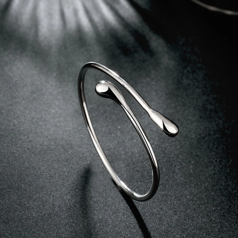 Minimalistischer Offener Armreif Versilberter Kupfer Armband Mit Wassertropfenenden Poliert Modeschmuck Für Frauen