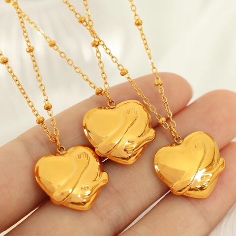 3D Hugging Heart Pendant Necklace Stainless Steel 18K Gold Plated Bead Chain Jewelry For Women Fashion Accessory Gift