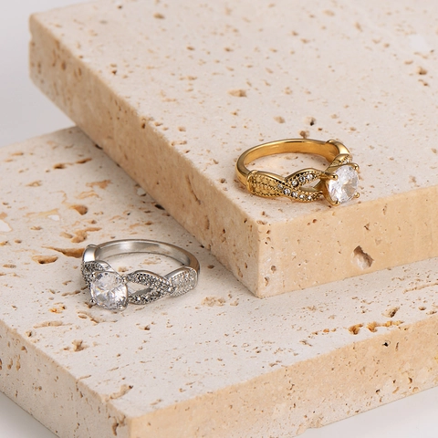 Elegante Anello In Acciaio Inossidabile 304 Con Zirconia Cubica Rotonda Fascia Infinito Intrecciata Gioielli Fidanzamento Donna