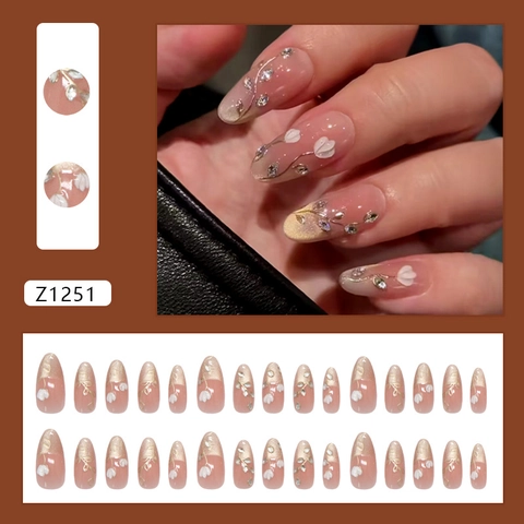 Unghie Finte Stile Francese Forma Mandorla Occhio Di Gatto Rosa Con Fiori 3D Bianchi Strass Sfumato Manicure Elegante Per Donne
