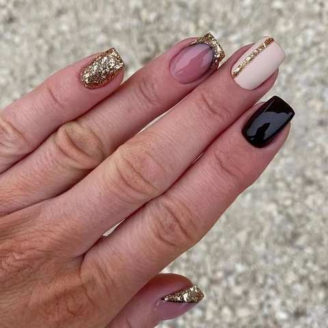 Short Square Press On Nails Black Gold Glitter French V Tip Geometric Artificial False Nails For Women Cool Style