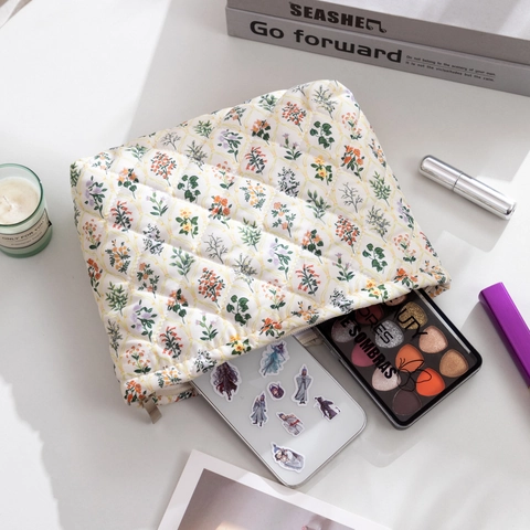 Floral Quilted Cosmetic Bag Portable Zipper Toiletry Pouch Organizer For Travel Ins Style Floral Print Polyester Handbag