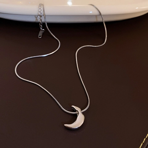 Collar Con Colgante De Luna Creciente Minimalista Aleación Color Plata Cadena De Serpiente Joyería Clavícula Mujer