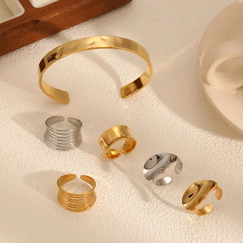 Bracciale Aperto Geometrico Lucido In Acciaio Inossidabile E Anelli Regolabili Onda Irregolare Design Di Nicchia Per Donne